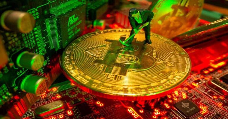 فروش بیت کوین توسط ماینرها و تاثیر آن بر قیمت بیت کوین در آینده