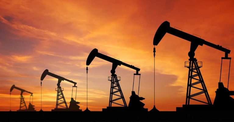 قیمت نفت بین فشار عرضه و تردیدهای اقتصادی گیر کرده است!