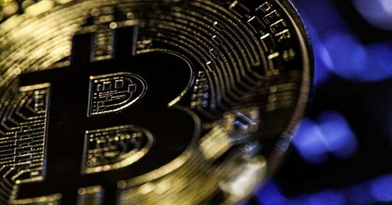 با وجود صعودی بودن شاخص‌ها، قیمت بیت‌کوین کاهش یافت!