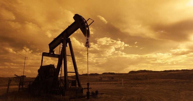 رکود اقتصادی؛ کاهش تعداد سکوهای نفتی و احتمال بالای سقوط قیمت