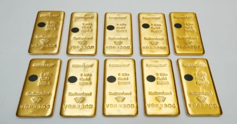 کاهش قیمت طلا از بالاترین سطح دو هفته اخیر