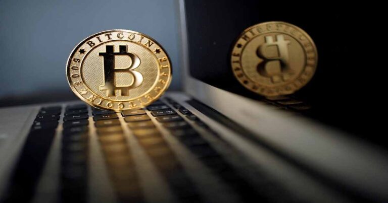 بیت کوین به پیوت مهمی نزدیک می‌شود، آیا امکان افزایش قیمت وجود دارد؟