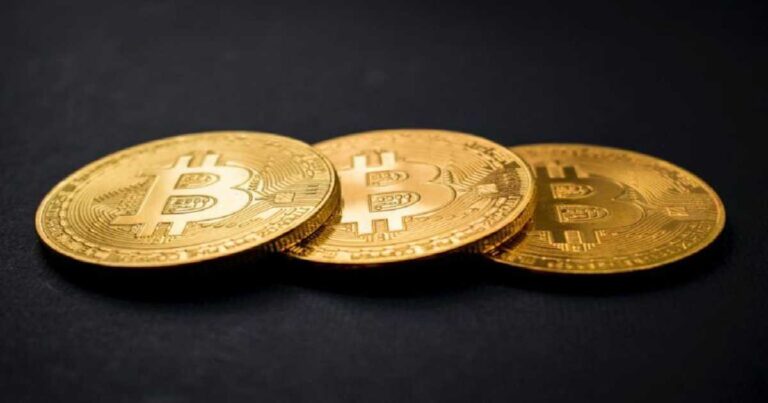 نهنگ خفته بیت‌ کوین پس از ۹ سال عدم فعالیت، ۸۸ میلیون دلار BTC را جابه‌جا کرد