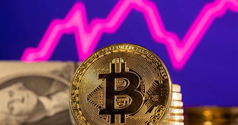 بیت کوین همچنان می‌تازد! قیمت بزرگترین ارز دیجیتال جهان به ۶۳ هزار دلار رسید