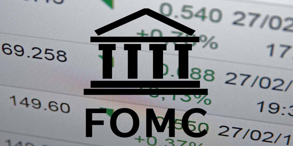 dollar decline on the eve of the federal meeting minutes
