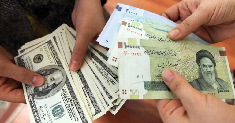 ریال ایران در برابر دلار آمریکا به پایین‌ترین سطح خود طی ۴۵ سال گذشته رسید