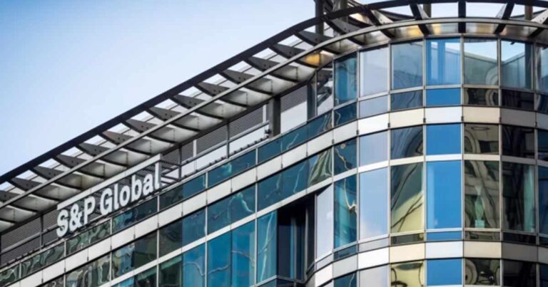 هشدار S&P Global درباره افزایش بدهی و عدم ثبات مالی در کشورهای توسعه‌یافته