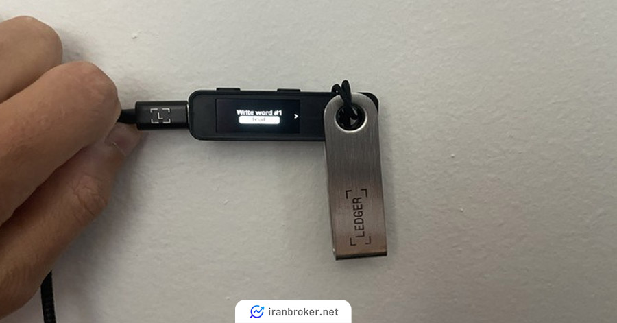 کیف پول لجر نانو اس پلاس (Ledger Nano S Plus)